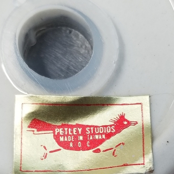 Set of Vintage White London Bridge Porcelain Salt and Pepper Shakers - Picture 5 of 5